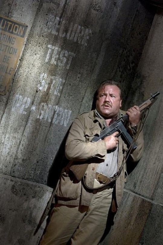 Mac (Ray Winstone)