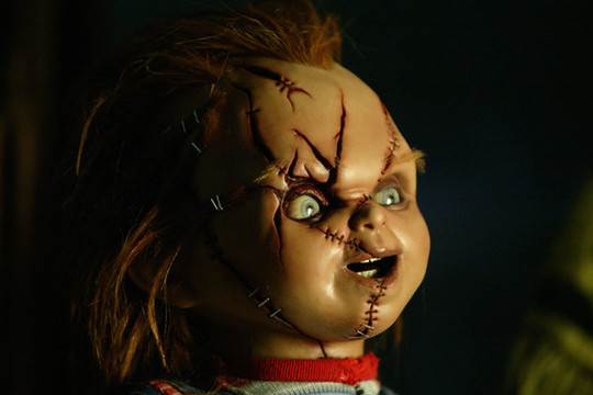 Chucky (la voix de Brad Dourif)