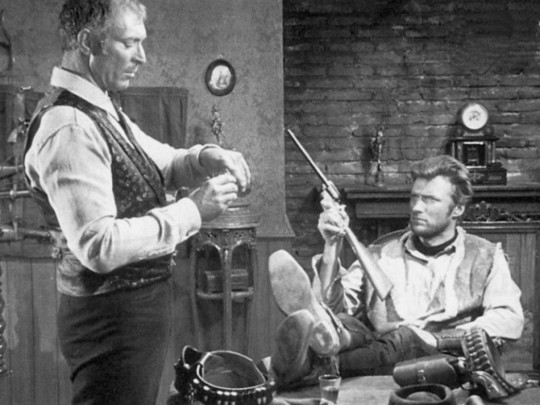 Le Colonel (Lee van Cleef) et le Manchot (Clint Eastwood)
