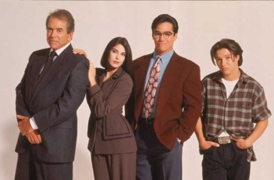 Avec Perry White (Lane Smith) et Jimmy Olsen (Justin Whalin)