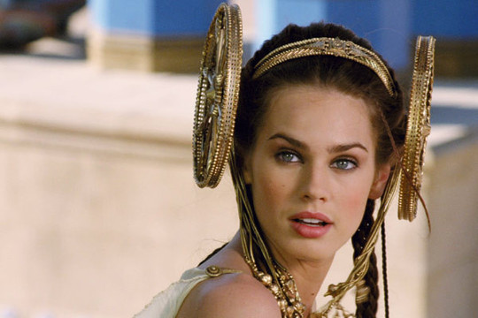 Irina (Vanessa Hessler)