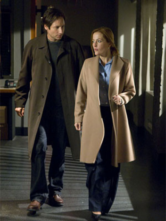 Fox Mulder (David Duchovny) et Dana Scully (Gillian Anderson) sont de retour