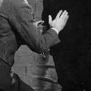 Henry Frankenstein (Colin Clive) et la créature (Boris Karloff)