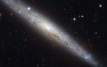 Hubble montre la galaxie NGC 4183