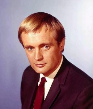 16891-biographie-david-mccallum-1.jpg