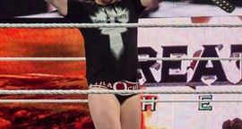 Catch - WWE - Harcèlement et brogue kick !