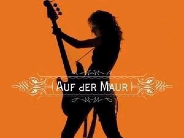 Melissa Auf der Maur - Auf der Mauer