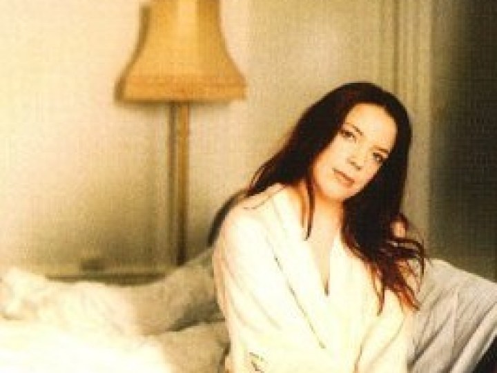 Josephine Cronholm & Ibis - Hotel Paradise